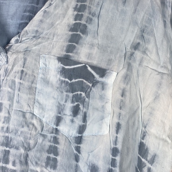 Cynthia Rowley Woman Blue Tie Dye V-Neck Short Sleeve Curved Hem Pocket T-Shirt - Picture 6 of 12